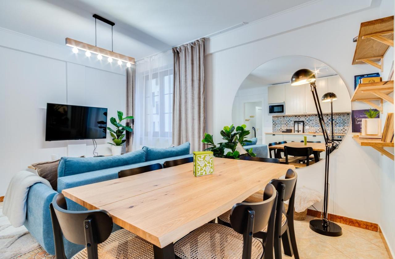 Modern Italia - 100m Main Square - Parking And Lift Apartment *